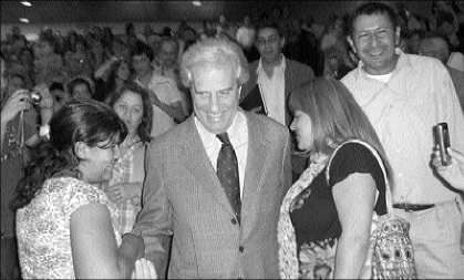 Vázquez en Salto. Una multitud ovacionó al ex presidente en su ingreso al salón de actos de la Udelar. Vázquez en Salto. Una multitud ovacionó al ex presidente en su ingreso al salón de actos de la Udelar.