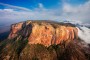 Acantilado de rocas escarpadas en África