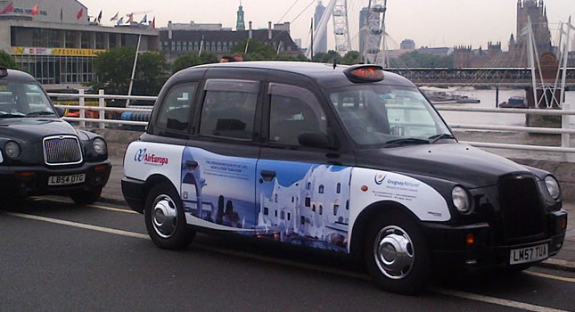 Taxis de Londres con la imagen de Uruguay Natural