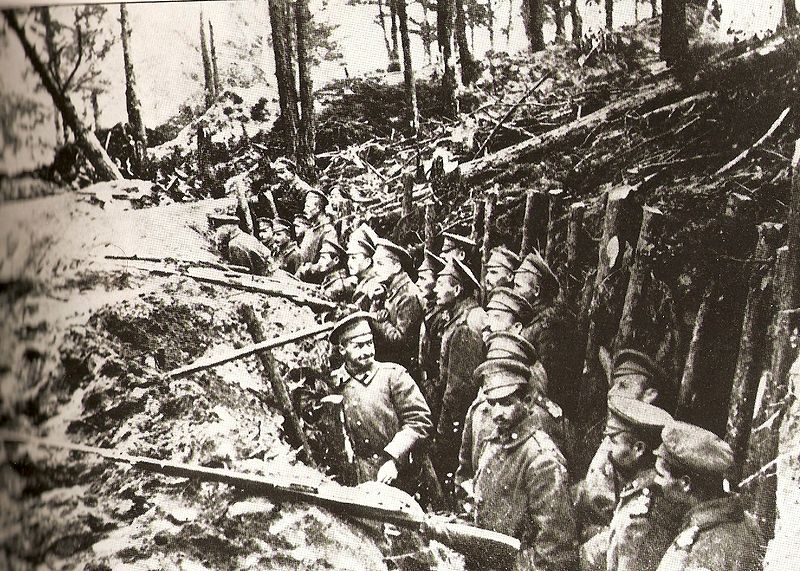 Primera Guerra Mundial: Soldados rusos en las trincheras (Bosque de Sarikamish)