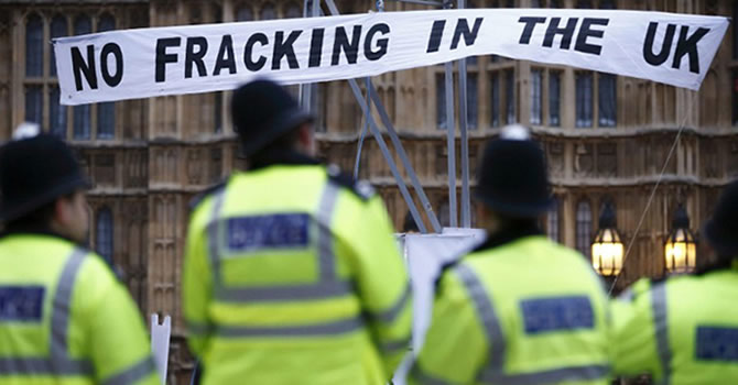 "No al fracking en el Reino Unido" señala la pancarta / Foto: RT