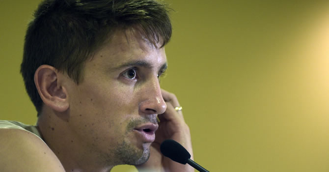Gastón Ramírez en la conferencia de prensa / Foto: AFP
