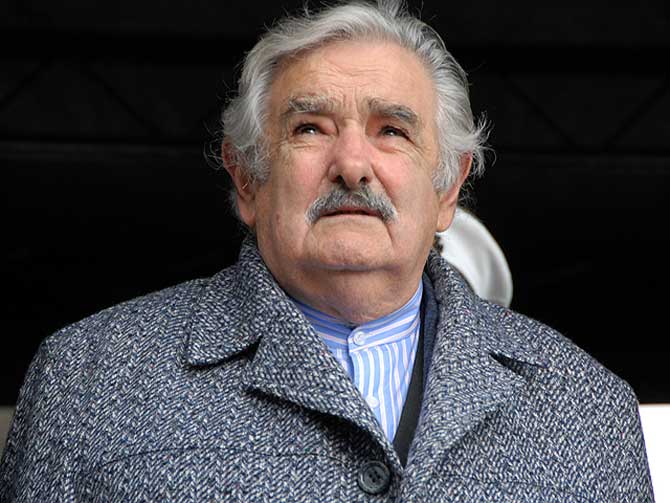 Mujica interna