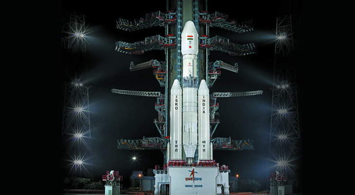 La ISRO lanzó el cohete Mark III de 630 toneladas y 42,4 metros de longitud / Foto: ISRO-AFP