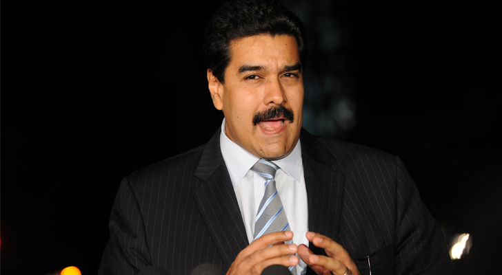 El mandatario recordó que en septiembre el precio del petróleo venezolano era de 95 dólares el barril, y que a finales de diciembre ya era de 48 dólares por barril, lo que significa que se redujo por 50 por ciento. / Foto: Wikimedia Commons