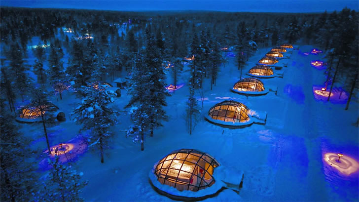 Hotel finlandés con iglús de vidrio