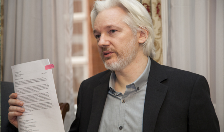 Assange ha salido a la palestra pública contestando acusaciones de Max Hastings –de The Daily Mail- que lo responsabiliza, junto a Edward Snowden- por la matanza de Paris.