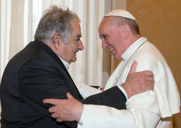 El Papa Francisco afirmó que Mujica es "un hombre sabio". / Foto: AFP.