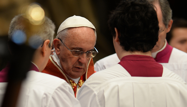 El papa Francisco por su parte no ha respondido a los acusadores, limitándose a seguir en su política de enfrentar a los abusadores de menores, haciendo conocer sus decisiones después de tomadas.