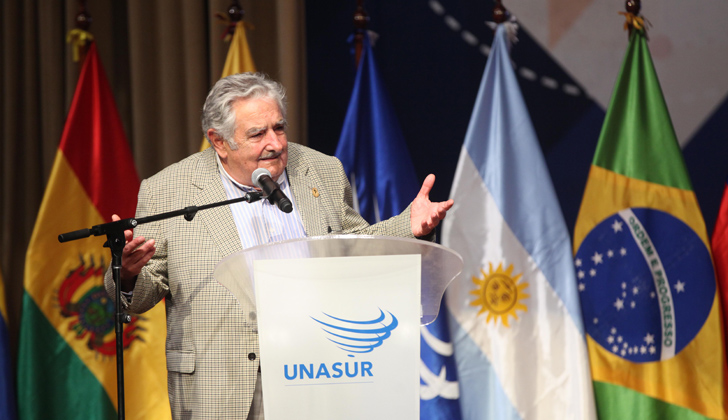 El Presidente Rafael Correa rindió Homenaje a José Mujica en la más reciente cumbre de UNASUR, en diciembre de 2014.