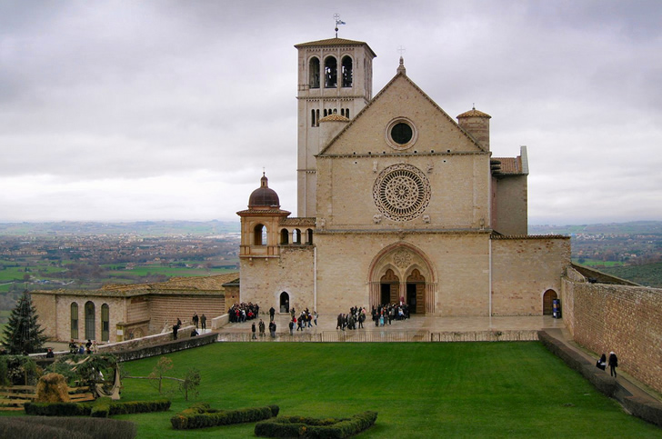 Basilica de San Fransisco en Asís, provincia de Perugia, región de Umbría, Italia