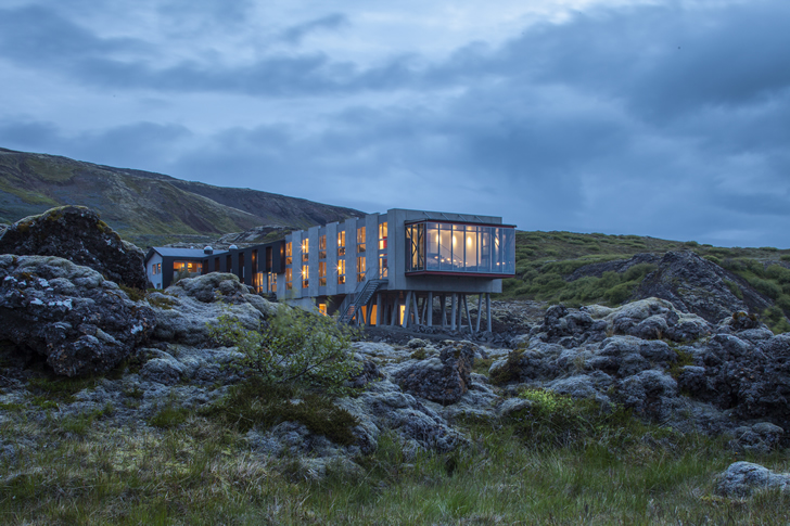 Hotel en la ladera de un volcán alimentado por la energía geotermal / Foto: Minarc Hotel en la ladera de un volcán alimentado por la energía geotermal / Foto: Minarc