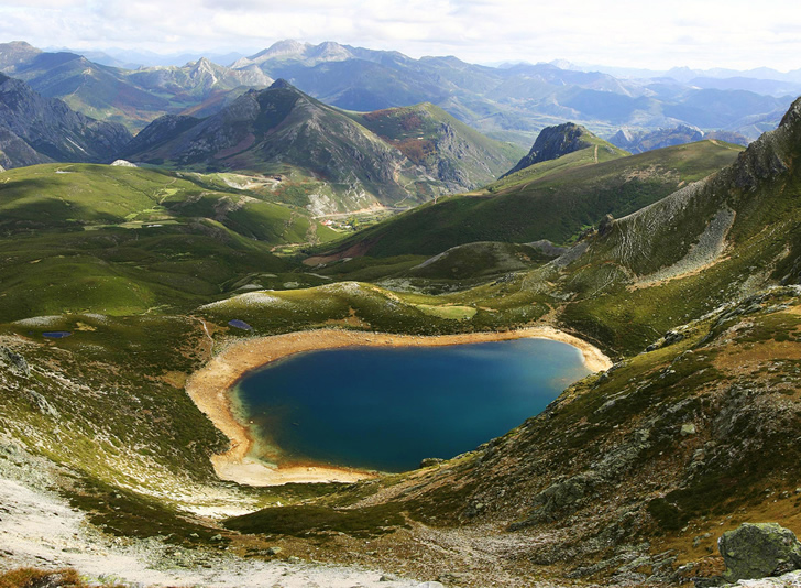 El curioso Lago Ausente es el destino preferido de muchos senderistas de la zona de San Isidrio