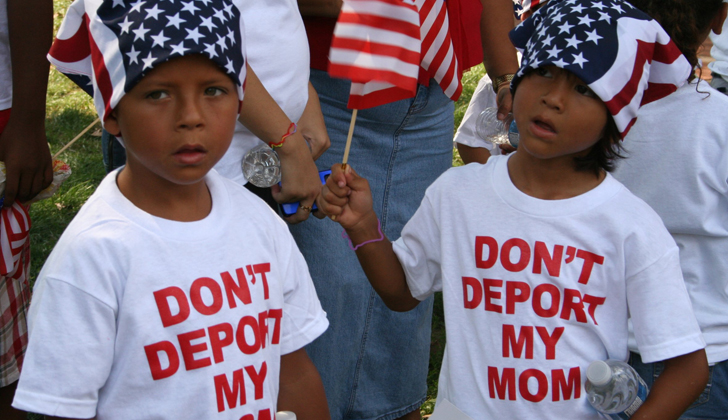 Niños hijos de inmigrantes ilegales en Estados Unidos en una manifestación contra las deportaciones / Foto: Cristina F. Pereda