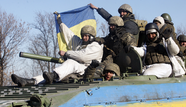 El presidente ucraniano afirmó que los soldados se retiraron con su armamento pesado y liviano, además de los tanques, / Foto: AFP