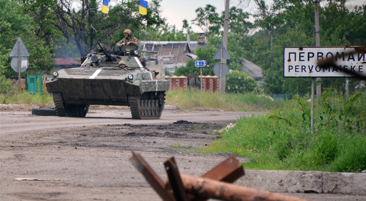 El Centro de Control y Coordinación, que incluye a militares pro rusos y ucranianos, informó de bombardeos por parte de ambos bandos con armamento pesado en la zona del aeropuerto de Donetsk. Foto: AFP.
