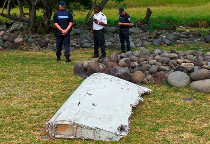Gobierno de Malasia analiza restos de avión que podría ser de accidente de 2014. Foto: EFE