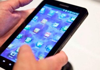 Google estrenará nuevas aplicaciones en teléfonos celulares. Foto: EFE