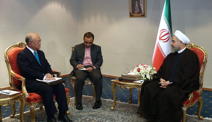 Reunión entre el Presidente iraní Hassan Rouhani (der) y el observador sobre asuntos atómicos de la ONU Yukiya Amano en la capital iraní de Teherán. Foto: AFP.