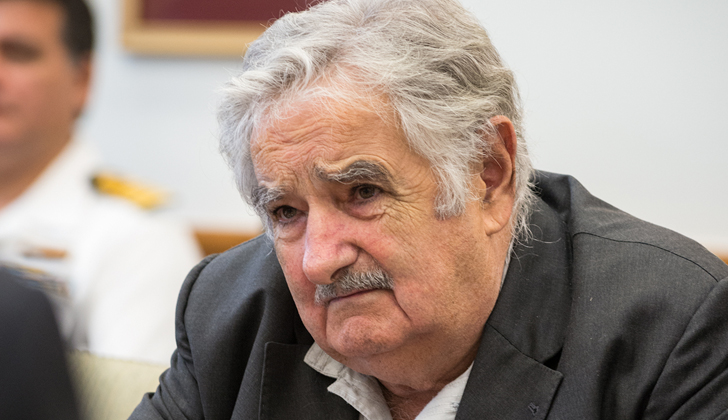 "A los trabajadores, tratar de conseguirles trabajo", afirmó Mujica. Foto: USDAGOV.