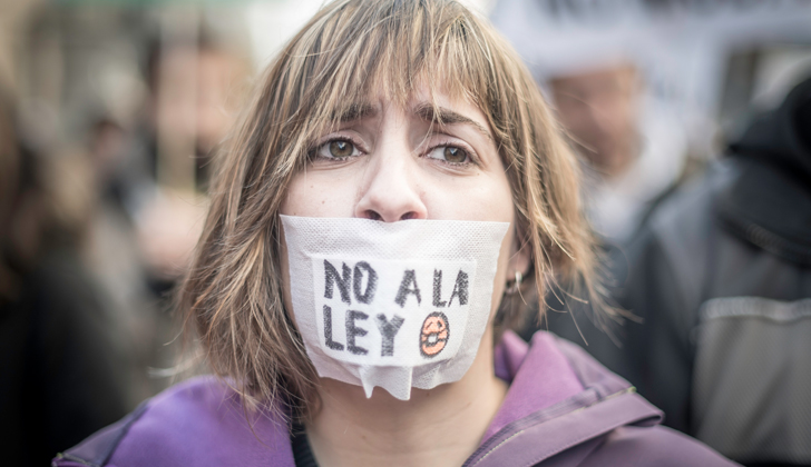 Decenas de marchas se han realizado en España en contra de la polémica ley. Foto: Adolfo Lujan.