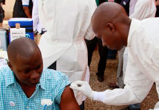 Vacuna contra el Ébola fue eficaz en el 100 por ciento de ensayos. Foto: AP