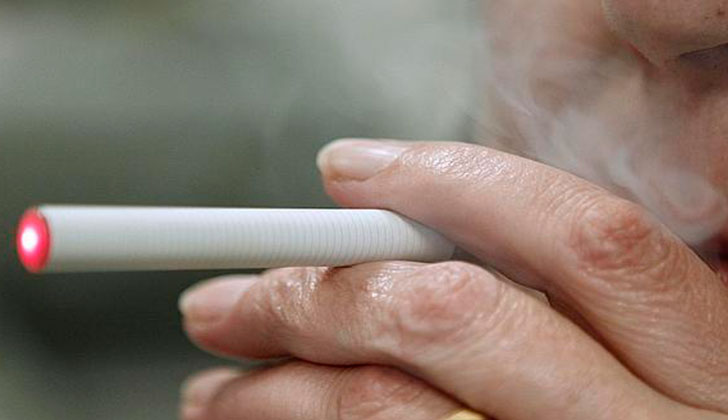 Los cigarrillos electrónicos serían un 95% menos dañinos que el tabaco. Foto: EFE