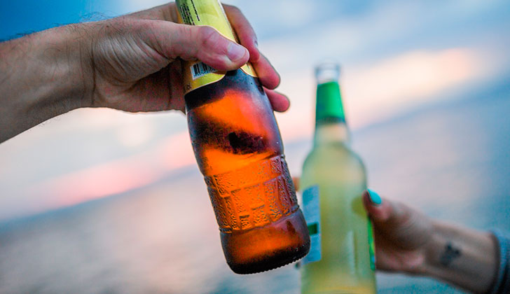 La publicidad influye en el consumo de alcohol de los jóvenes. Foto: Pixabay