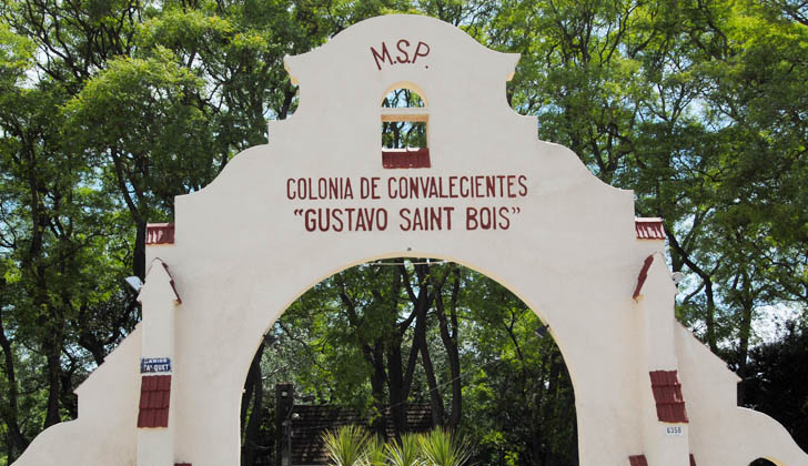 Portón del Centro Hospitalario del Norte. Foto: Archivo Presidencia del Uruguay. 