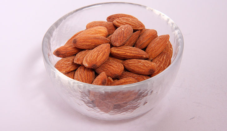 Beneficios de consumir leche de almendras. Foto: Pixabay