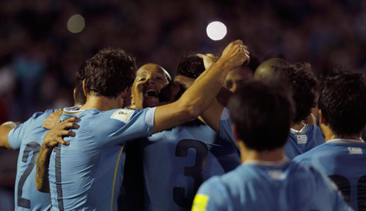 Puntaje perfecto para Uruguay que goleó a Colombia en el Centenario. Foto: EFE