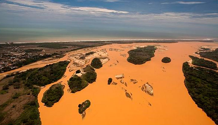 El peor desastre ambiental minero de Brasil llega al mar. Foto: Agencia EFE