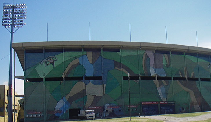 Plaza Colonia - Peñarol se jugará en el Centenario y los carboneros sólo podrán acceder a la Olímpica. Foto: Wikicommons