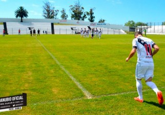 Marcelo Tabárez cumplió y volvió a jugar al fútbol. Foto: @DanubioFC