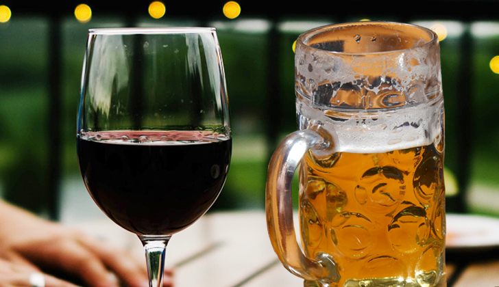 Según las conclusiones, el vino en principio “se sube más rápido a la cabeza” que la cerveza: en promedio los efectos del vino se desataron en el torrente sanguíneo alrededor de 50 minutos después de la ingesta, mientras que en la cerveza ocurrieron recién pasada la hora. Fotos: Pixabay. 