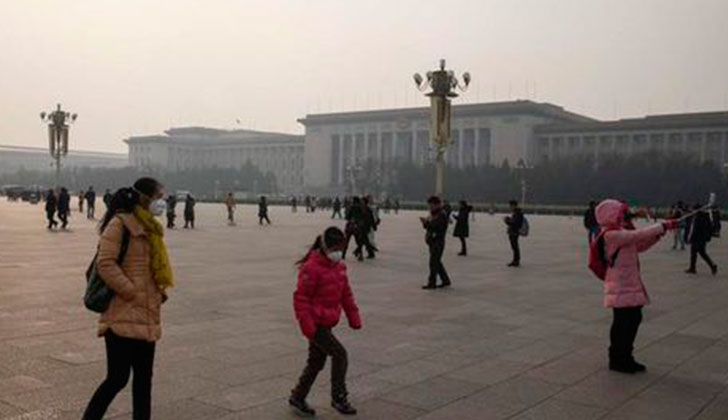 Tras el “alerta roja” de Pekín otras 50 ciudades chinas declaran emergencias por grave contaminación aérea. Foto: EFE