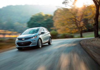 Chevrolet desafía la competencia con el Bolt EV: el primer auto eléctrico de precio “accesible para todos” en el mercado. Foto: @ChevroletMexico