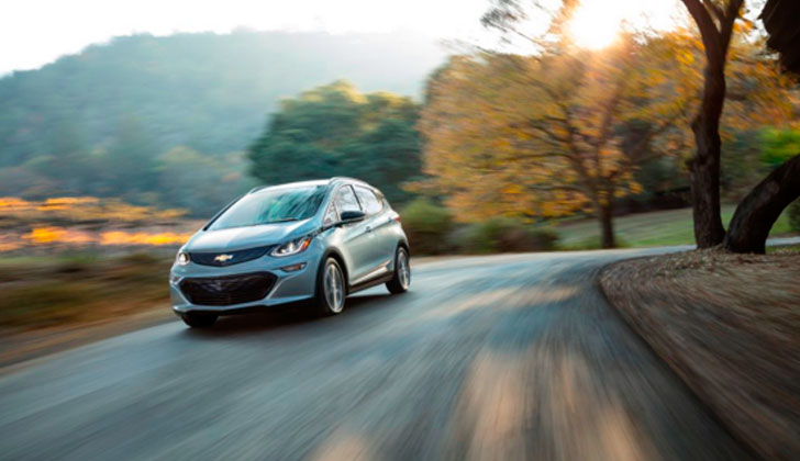 Chevrolet desafía la competencia con el Bolt EV: el primer auto eléctrico de precio “accesible para todos” en el mercado. Foto: @ChevroletMexico
