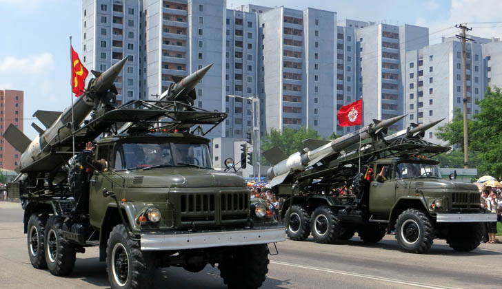 Corea del Norte realiza constantemente despliegues de su armamento militar. Foto: Stefan Krasowski.