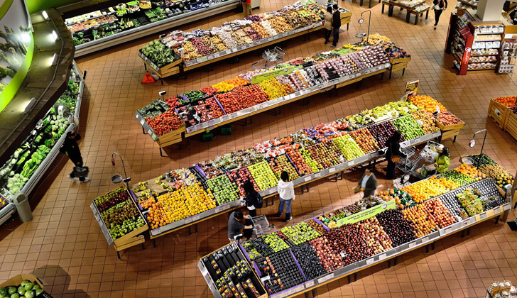 El informe señala que el país más caro del mundo es Uganda, donde para la compra semanal se necesita un 275% más que el salario promedio de una persona en ese mismo período. Foto: Wikimedia Commons.