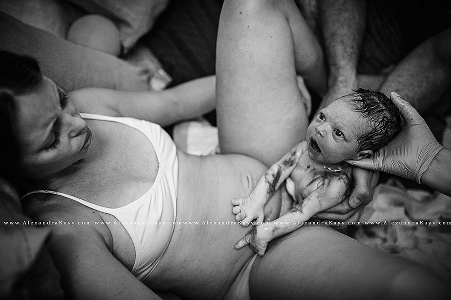 professional-birth-photography-competition-winners-labor-delivery-postpartum-21