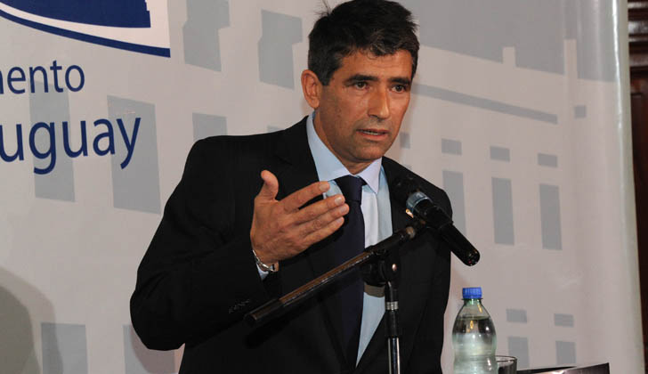 Sendic, cuando brindaba una conferencia de prensa sobre la situación de ANCAP. Foto: Archivo Presidencia del Uruguay. 