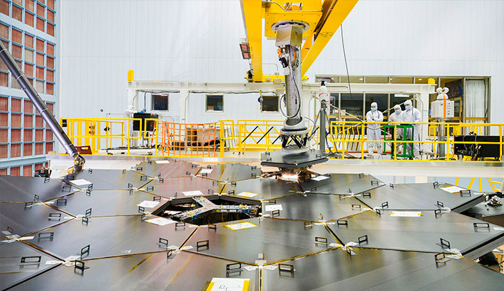 Culminan montaje del telescopio espacial más grande del mundo que desentrañará los misterios del Universo profundo. Foto: Chris Gunn / NASA