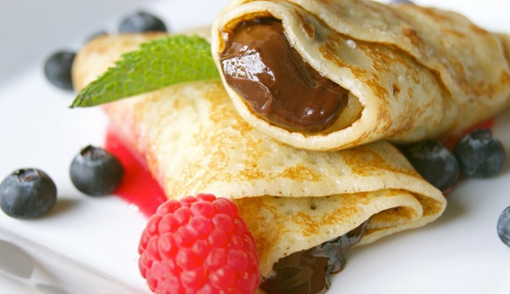 Las crepas se pueden comer tanto como postre, rellenándolas con frutas, helado, caramelo, etc, o como platillo salado. Foto: Carlos Ficto / Flickr.