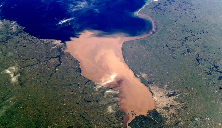 Río de la Plata, visto desde el aire. Foto: Wikimedia Commons. 