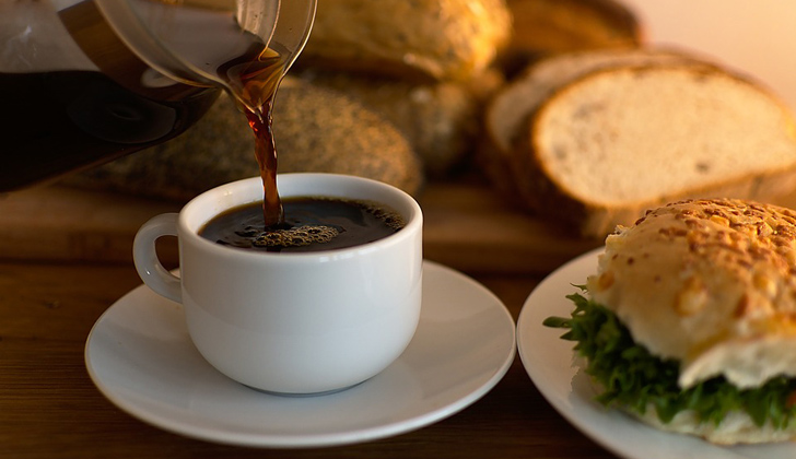 El café es, además, antioxidante y anti cancerígeno. Foto: Pixabay.