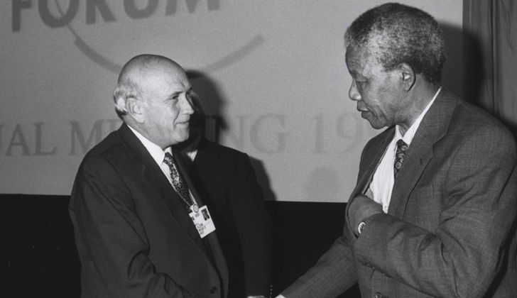 Frederik de Klerk y Nelson Mandela en el Foro Económico Mundial de 1992. Foto: Wikimedia Commons. 