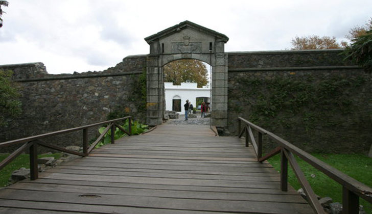 El origen de la Puerta de la Ciudadela de Colonia .