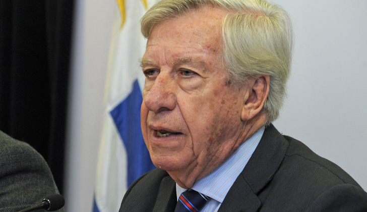 "No es ajuste, porque no se recortaron planes sociales ni prioridades del Gobierno", afirma Astori. Foto: Presidencia del Uruguay. 