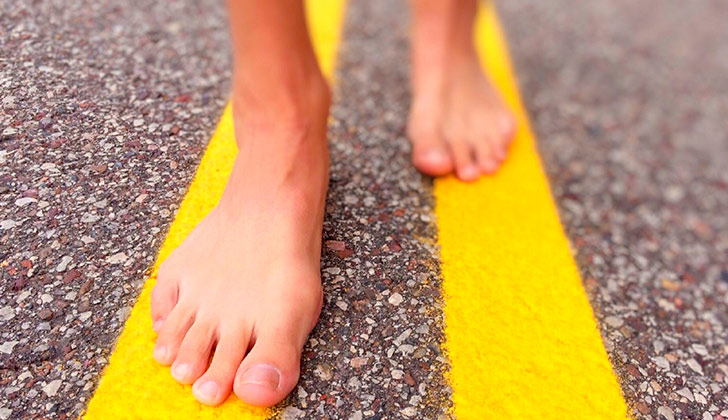 Correr descalzo puede reducir las lesiones musculares. Foto: Pixabay